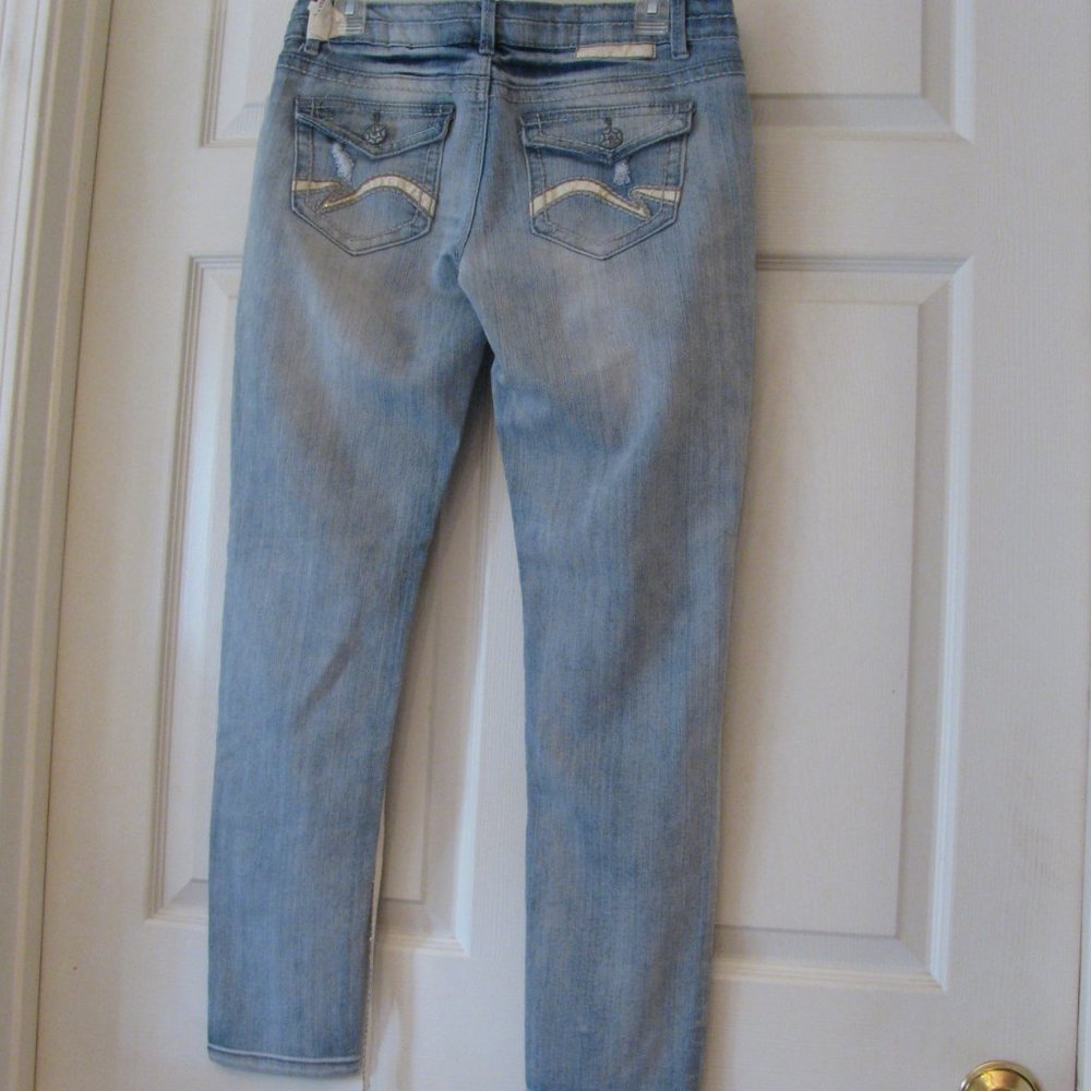 Vanilla Star Jeans Size 9 NWT $39.50 Distressed Ripped Light Wash Belt Included - Picture 4 of 6
